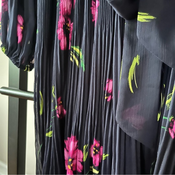 DKNY Printed Pleated Faux-Wrap Dress Navy with Pink Floral Size 8 - Picture 7 of 14